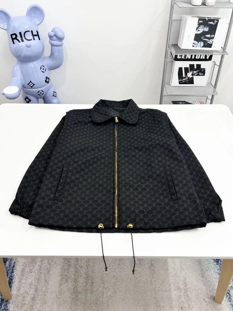 WaterResistant Louis Vuitton Outwear 136876