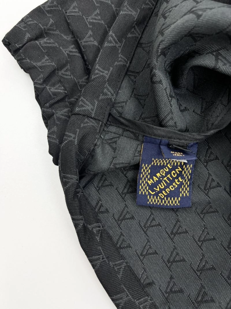WaterResistant Louis Vuitton Outwear 136876