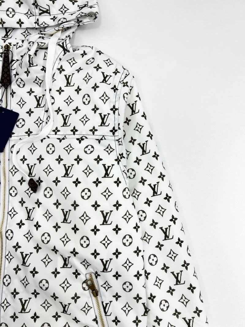 Sporty Louis Vuitton Outwear 136885
