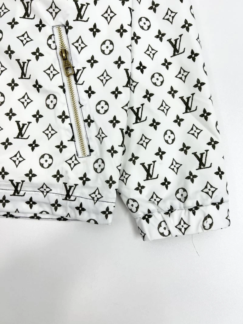 Sporty Louis Vuitton Outwear 136885