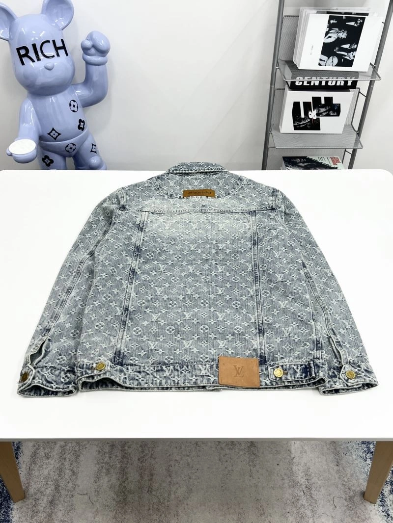 Louis Vuitton Outwear Sporty 136860