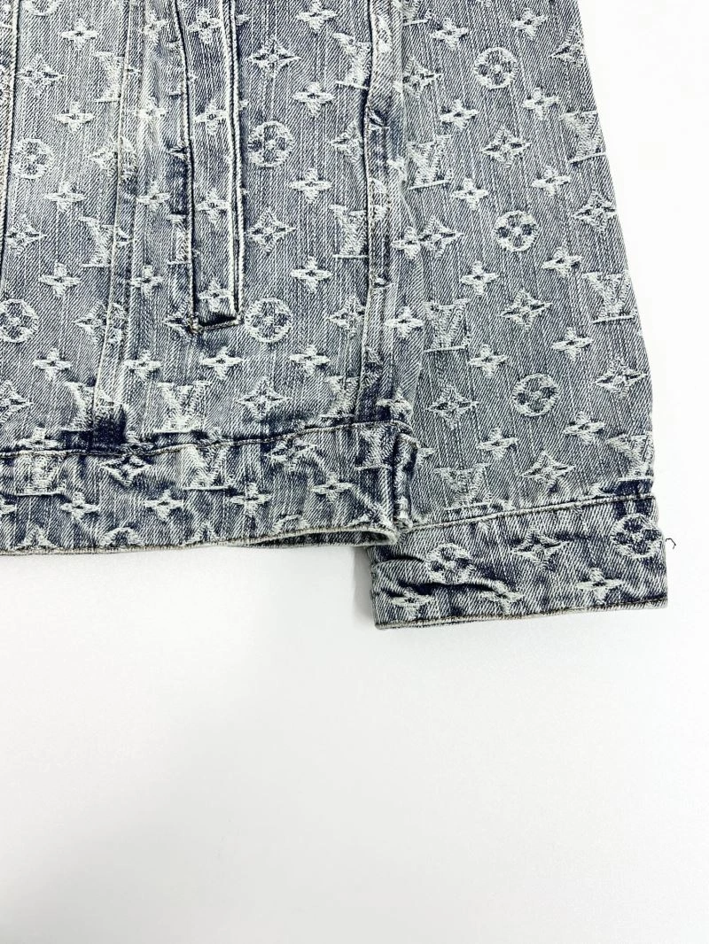Louis Vuitton Outwear Sporty 136860