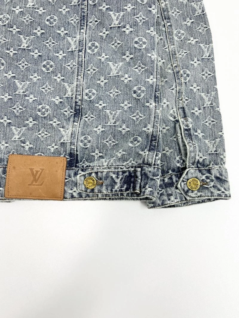 Louis Vuitton Outwear Sporty 136860
