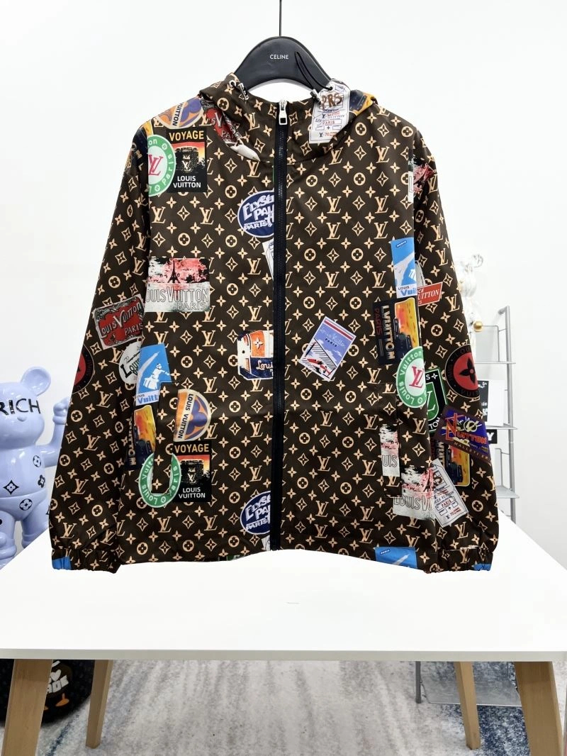 WaterResistant Louis Vuitton Outwear 136853