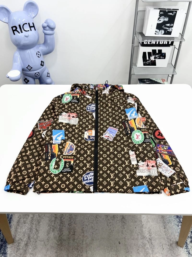 WaterResistant Louis Vuitton Outwear 136853