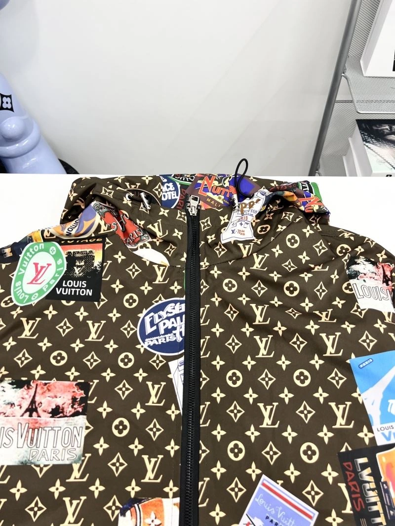WaterResistant Louis Vuitton Outwear 136853