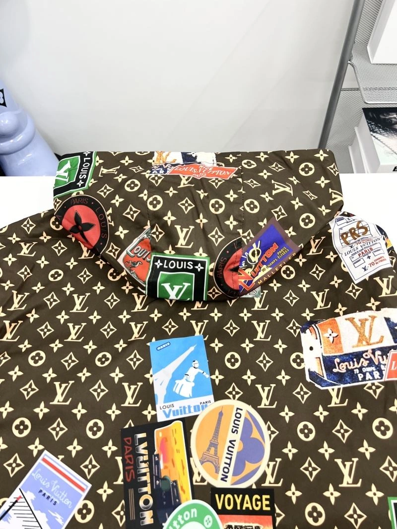 WaterResistant Louis Vuitton Outwear 136853