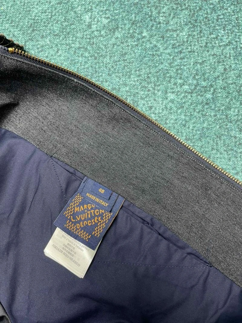 Original Louis Vuitton Outwear 136846