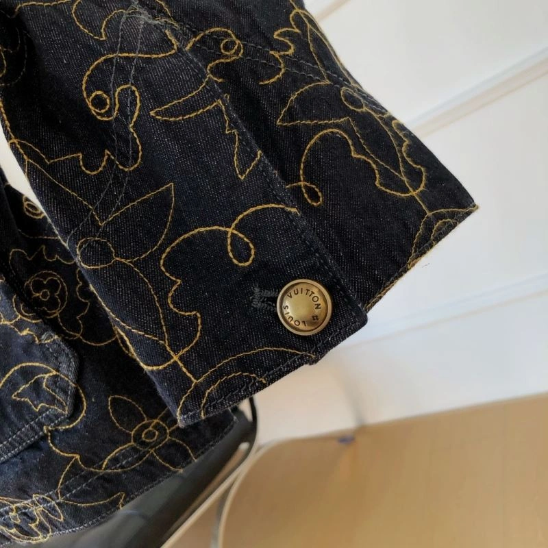 StreetReady Louis Vuitton Outwear 136839