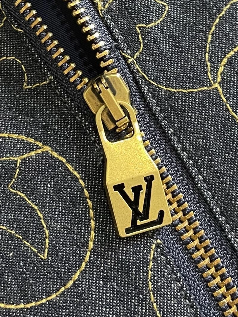 Original Louis Vuitton Outwear 136840