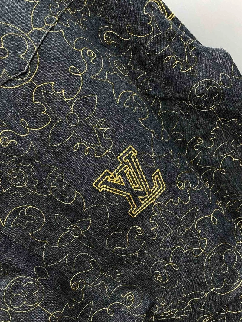 Stretchable Louis Vuitton Outwear 136842