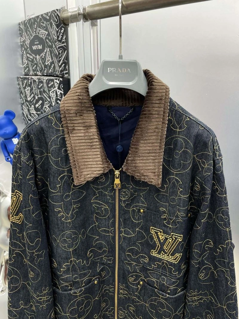 Stretchable Louis Vuitton Outwear 136842