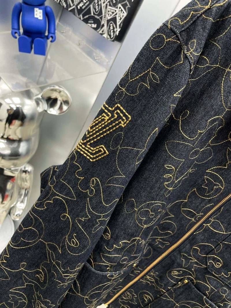 Stretchable Louis Vuitton Outwear 136842