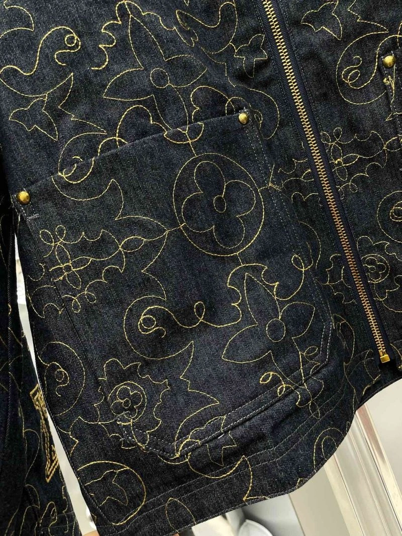 Stretchable Louis Vuitton Outwear 136842