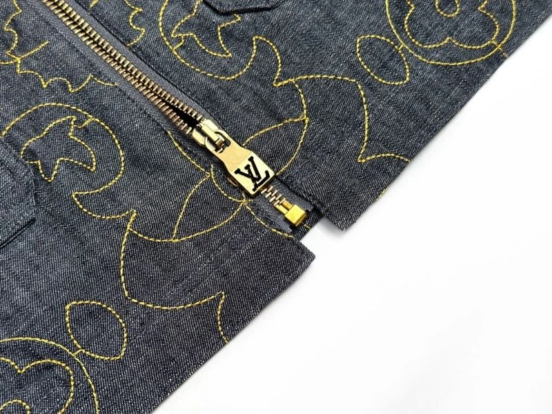 Louis Vuitton Outwear SmoothTexture 136823