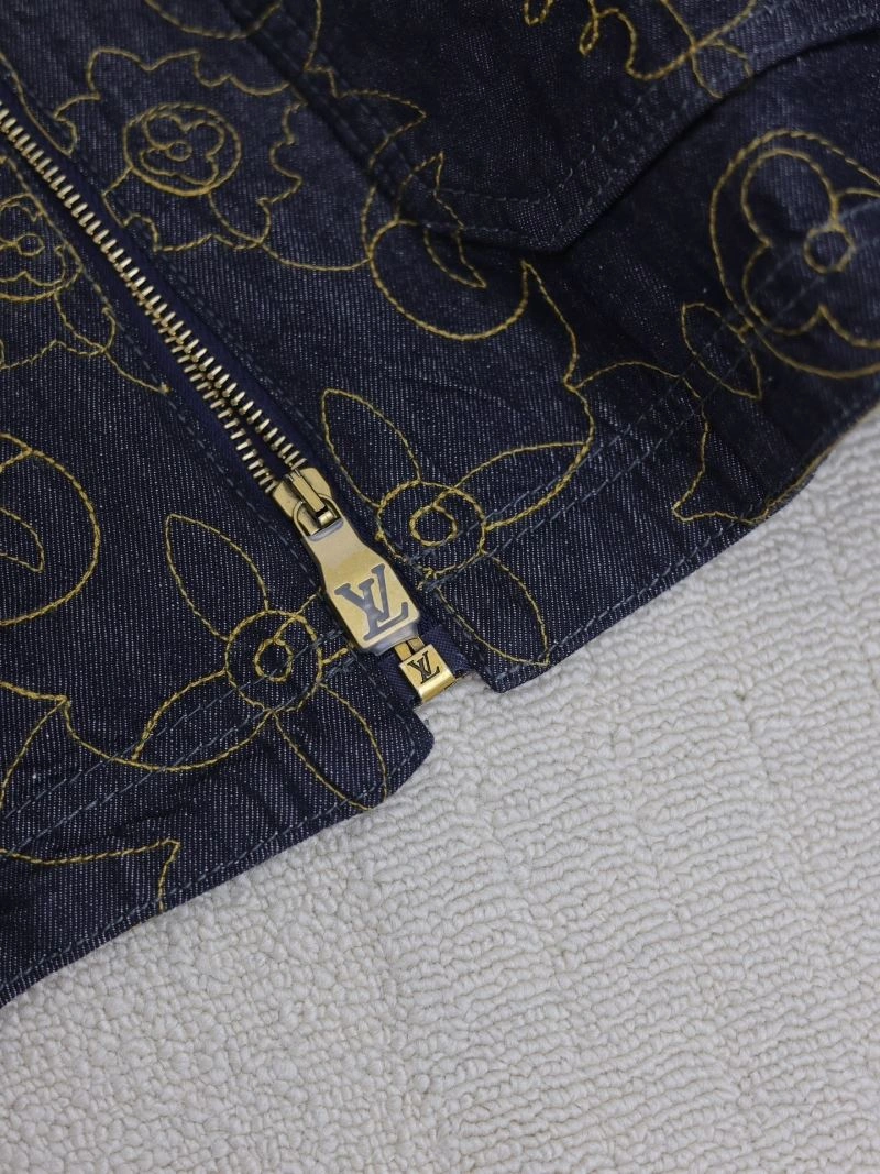 Unisex Louis Vuitton Outwear 136824