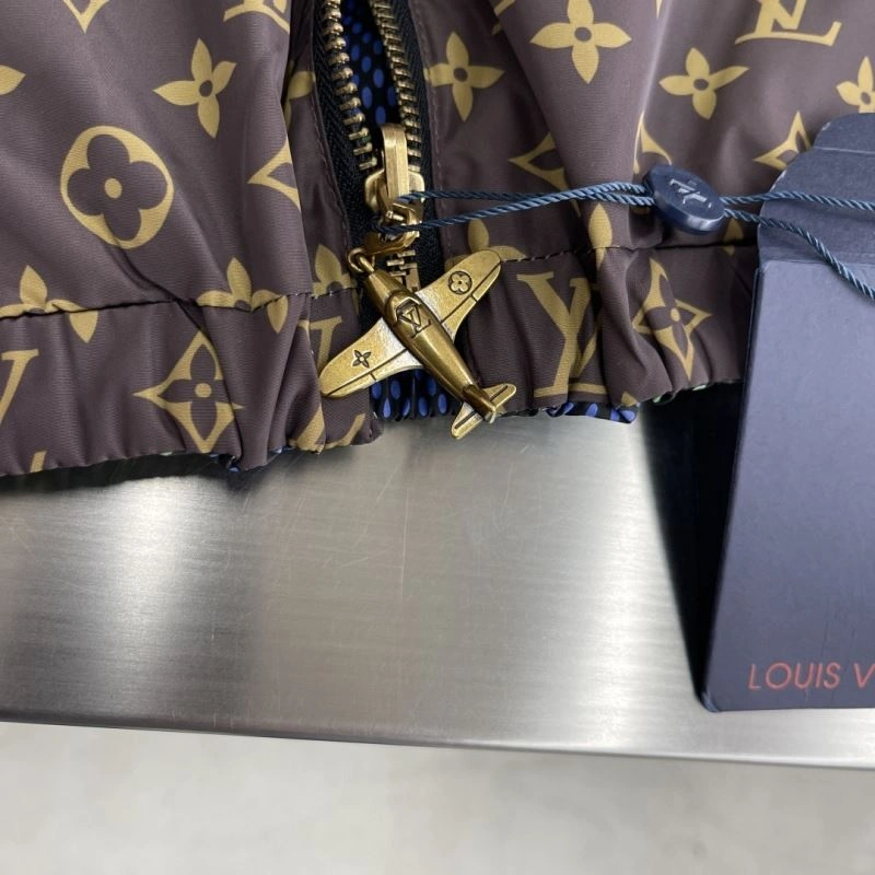 Resilient Louis Vuitton Outwear 136832