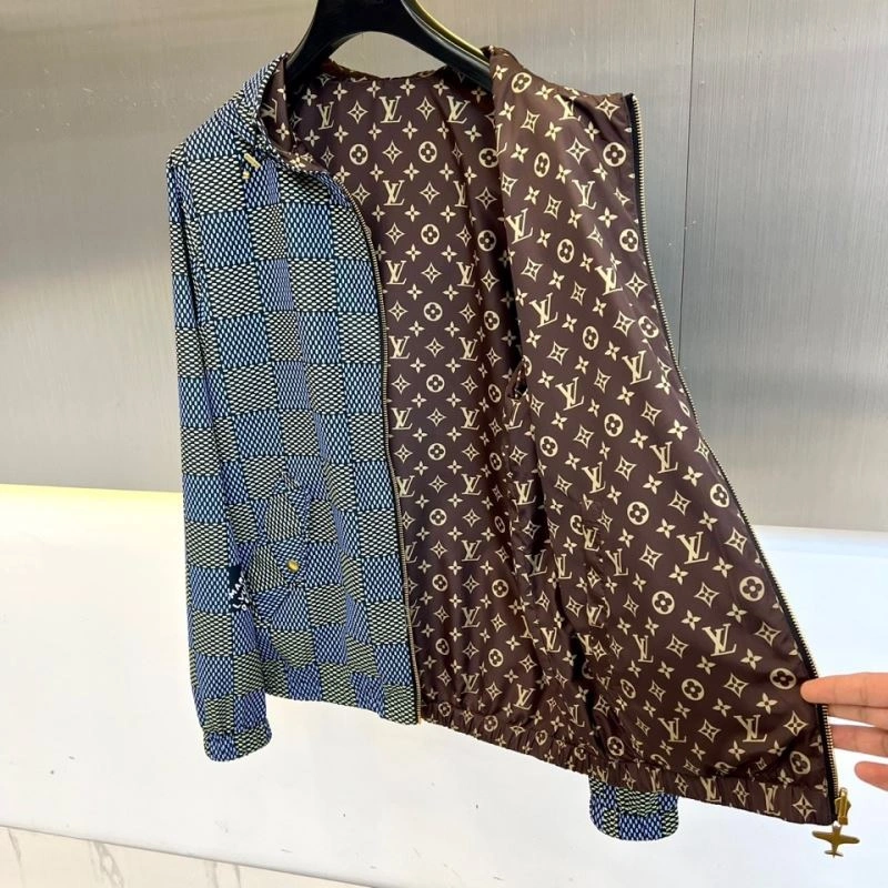 Breathable Louis Vuitton Outwear 136833