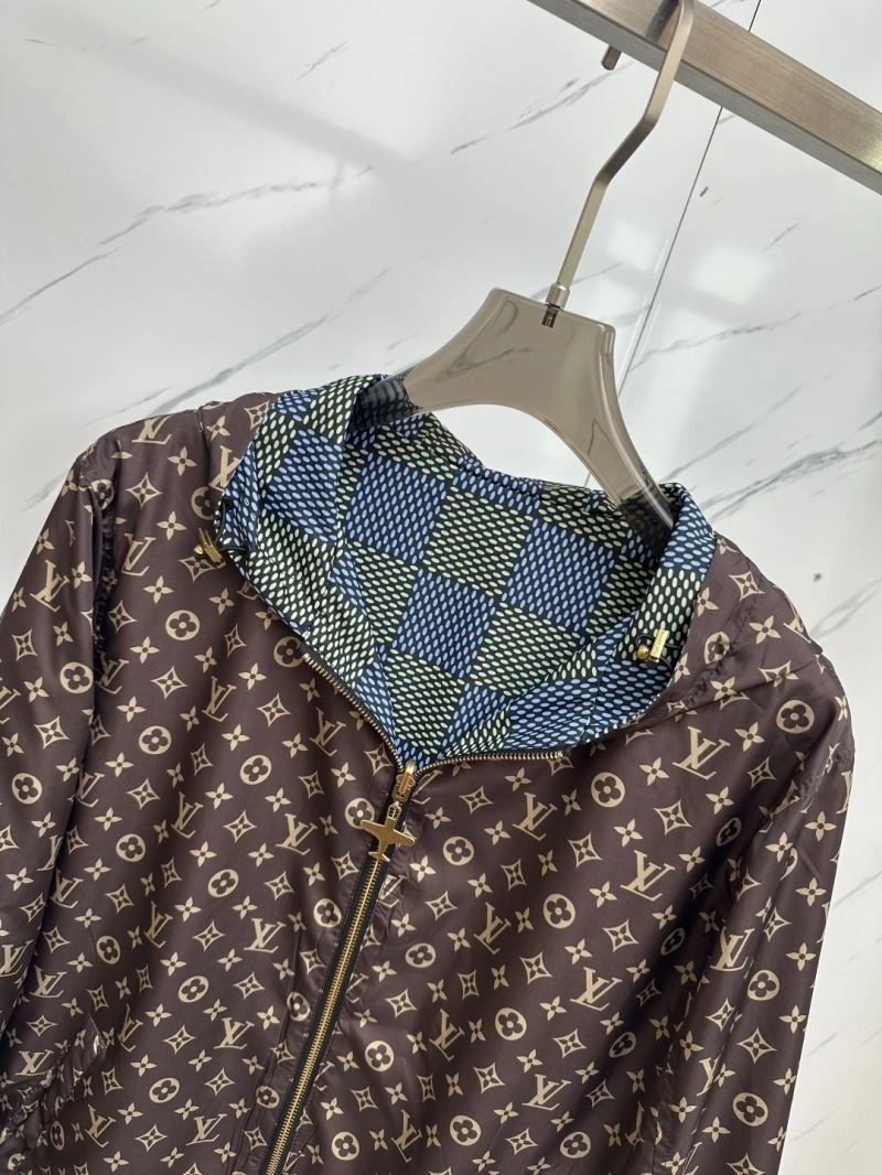 TechFriendly Louis Vuitton Outwear 136815
