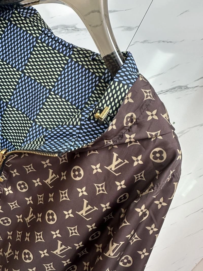 TechFriendly Louis Vuitton Outwear 136815