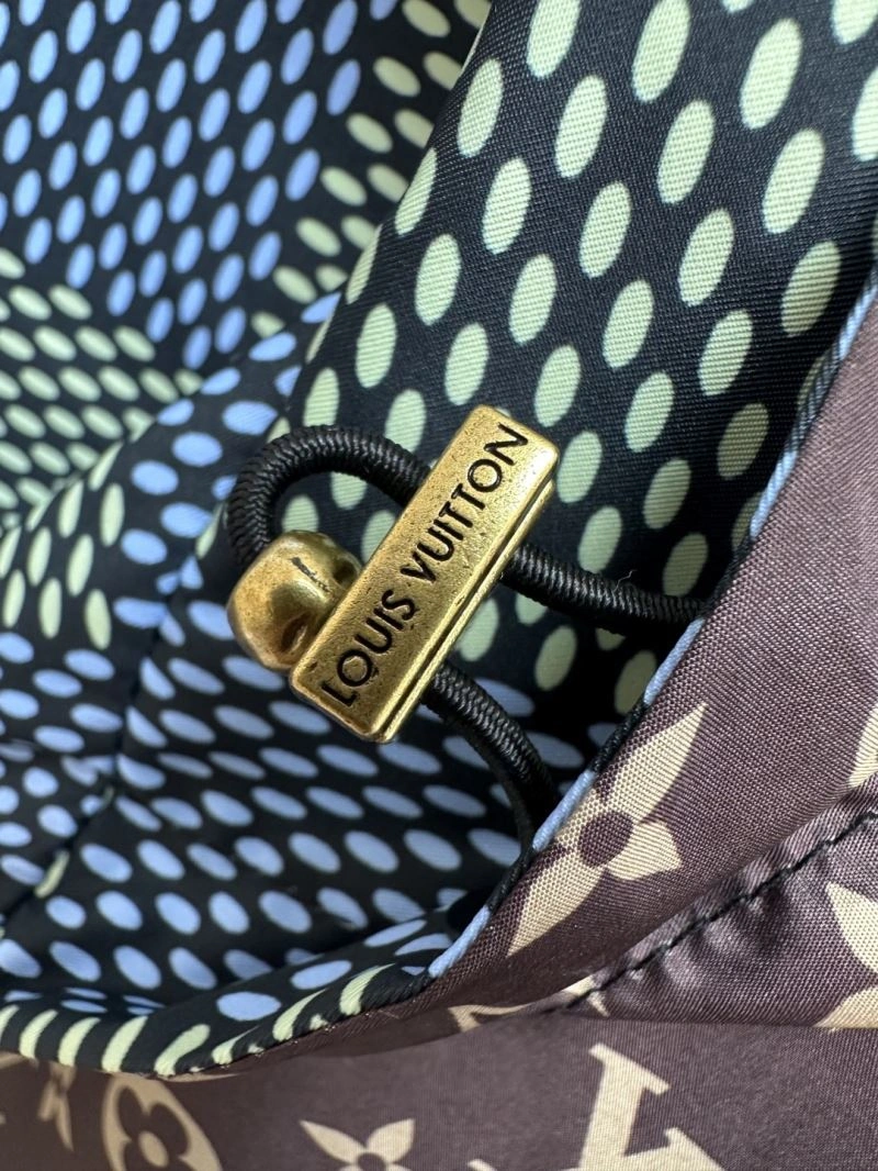 TechFriendly Louis Vuitton Outwear 136815
