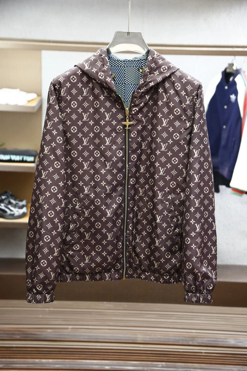 Classic Louis Vuitton Outwear 136807