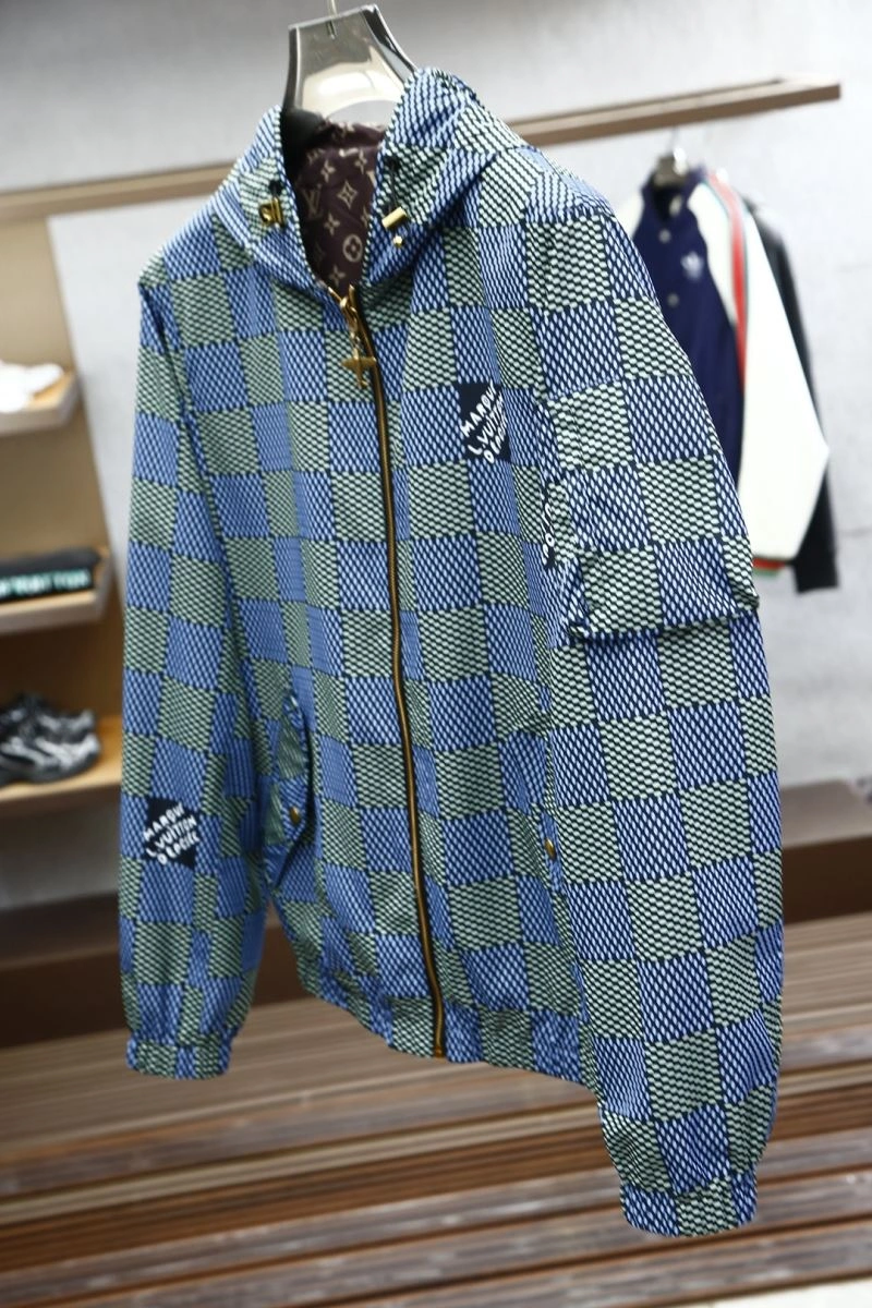 Classic Louis Vuitton Outwear 136807