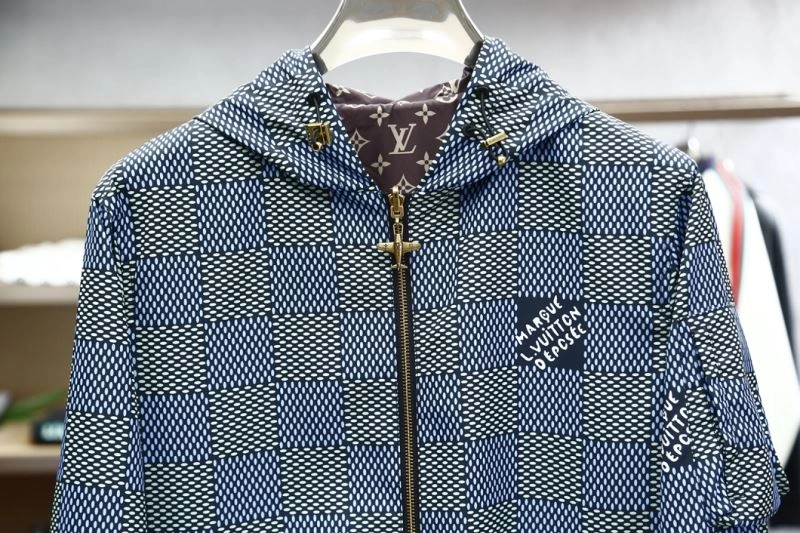 Classic Louis Vuitton Outwear 136807