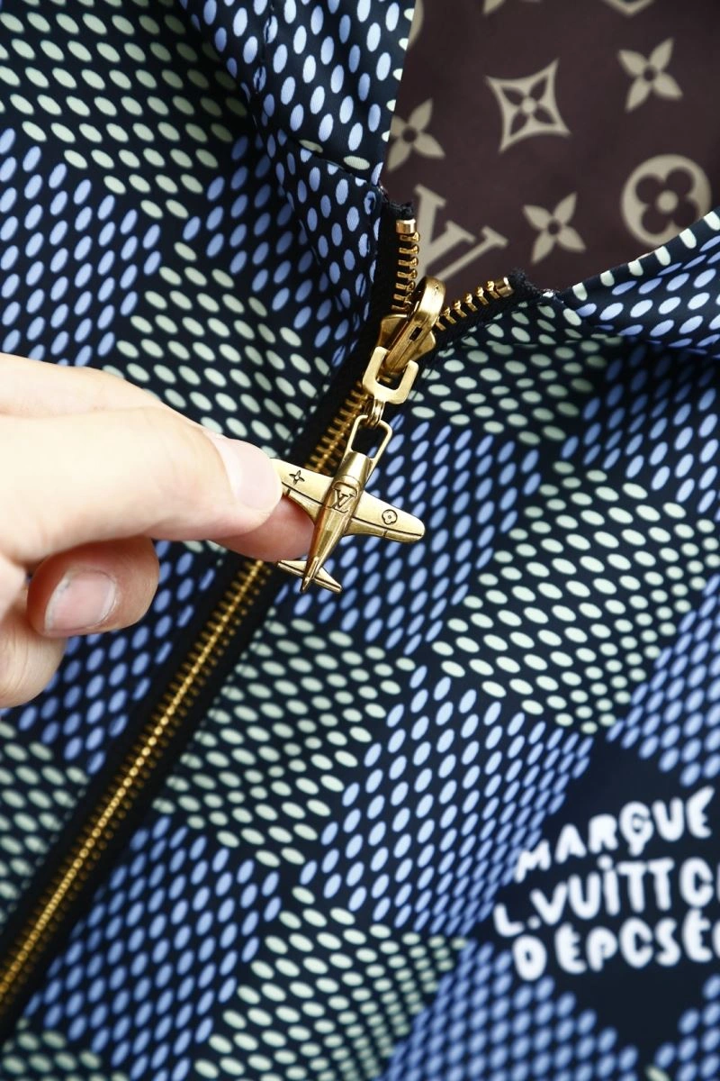 Classic Louis Vuitton Outwear 136807