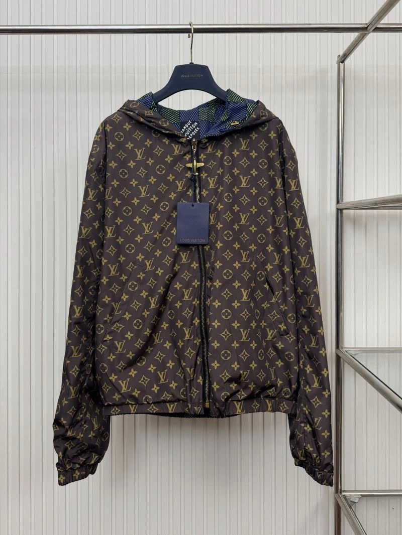 Compact Louis Vuitton Outwear 136806