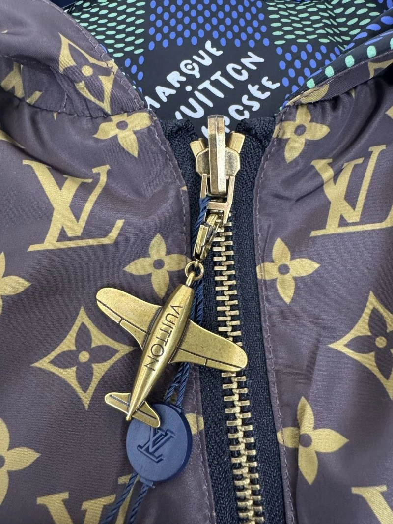 Compact Louis Vuitton Outwear 136806