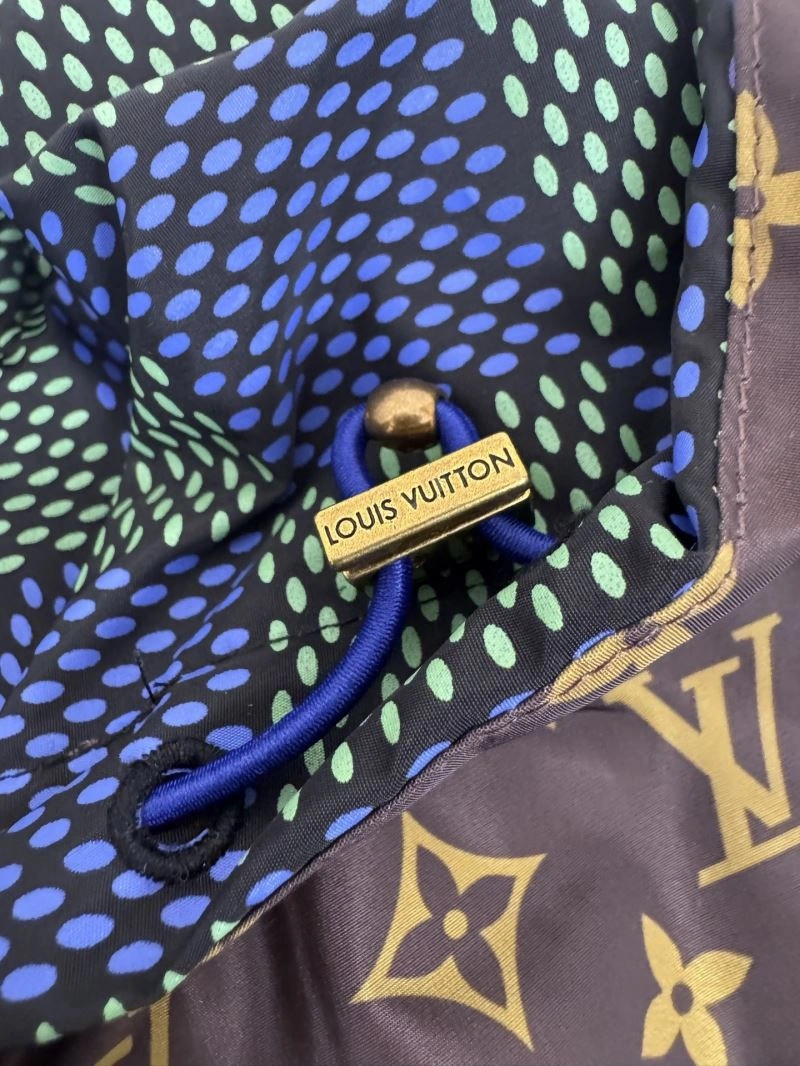 Compact Louis Vuitton Outwear 136806