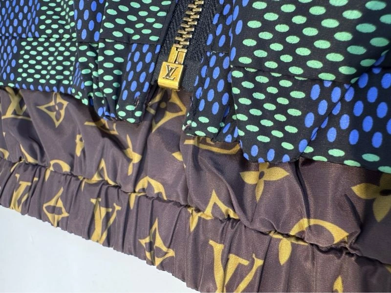 Classic Louis Vuitton Outwear 136804