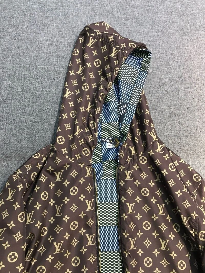 Classic Louis Vuitton Outwear 136802