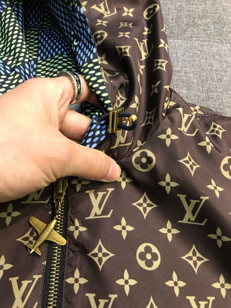 Classic Louis Vuitton Outwear 136802