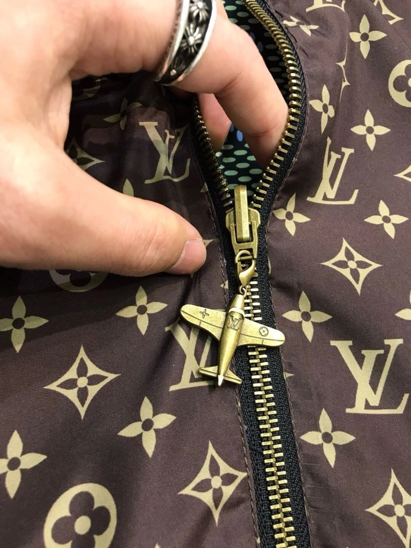 Classic Louis Vuitton Outwear 136802