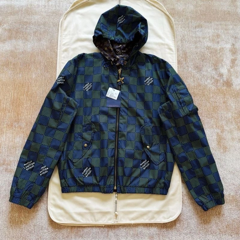 Louis Vuitton Outwear Lightweight 136785