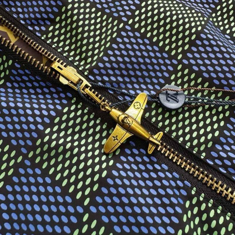 Louis Vuitton Outwear Lightweight 136785