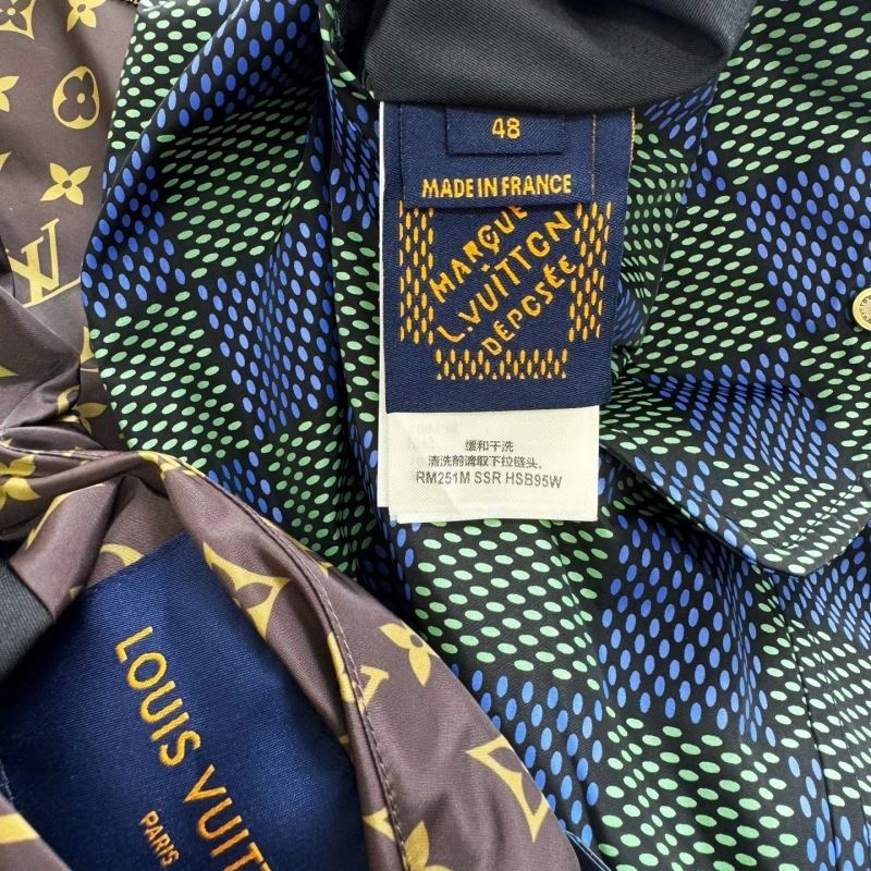 Louis Vuitton Outwear Lightweight 136785