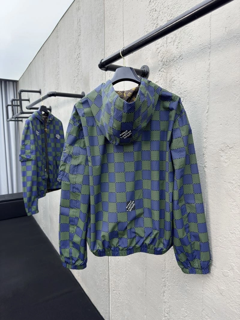 Lightweight Louis Vuitton Outwear 136790