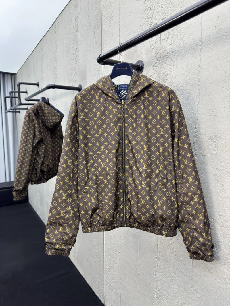 Lightweight Louis Vuitton Outwear 136790