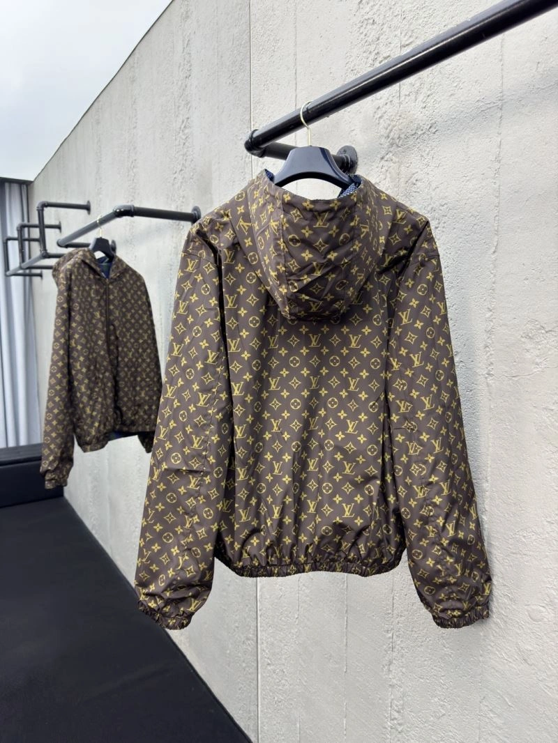 Lightweight Louis Vuitton Outwear 136790
