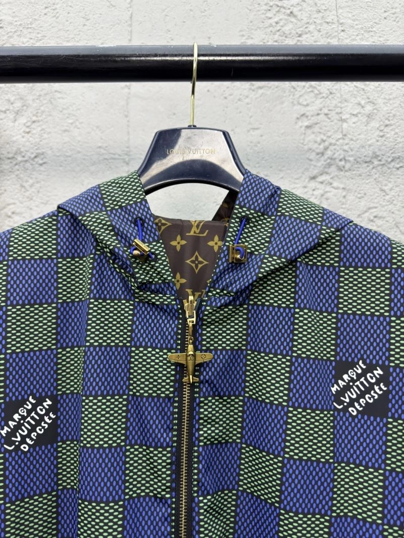 Lightweight Louis Vuitton Outwear 136790