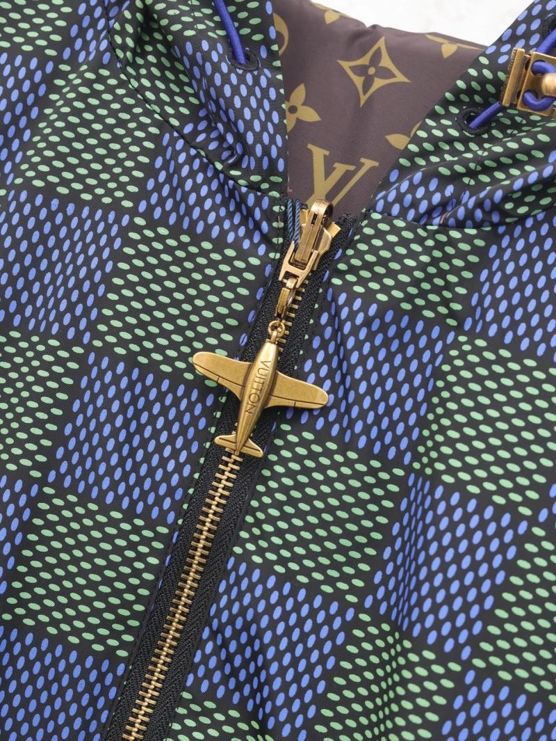 ComfortFit Louis Vuitton Outwear 136780
