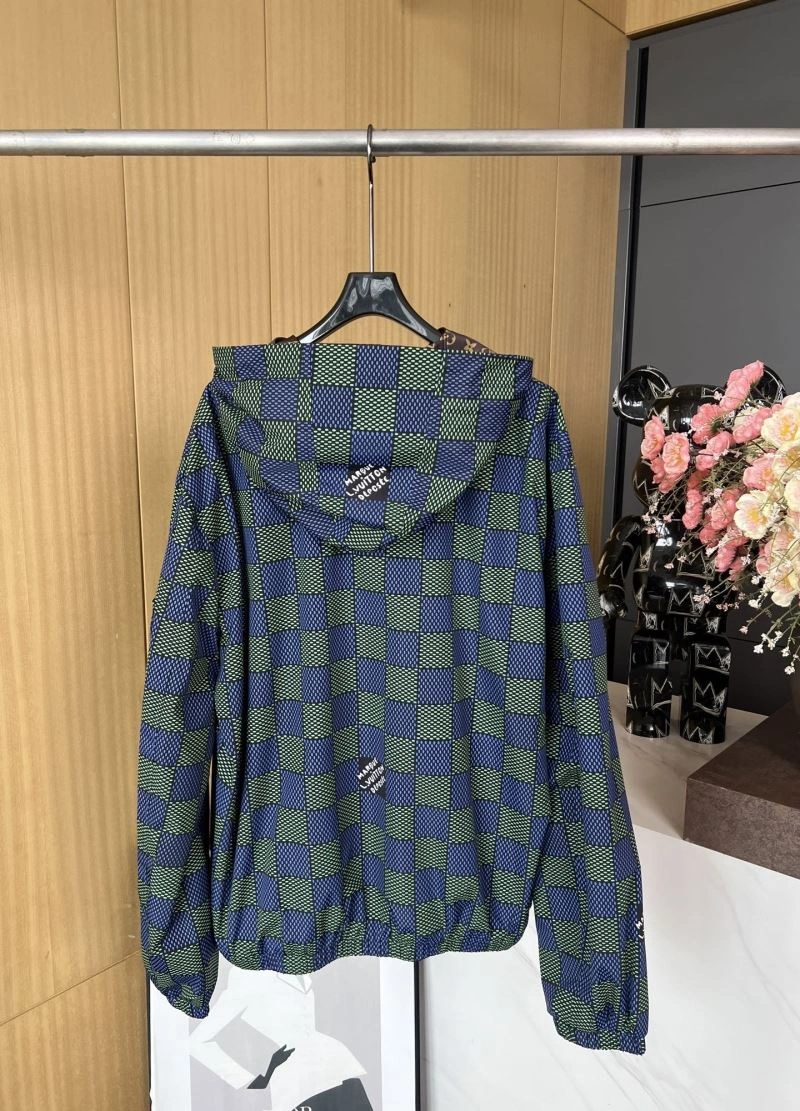 StreetReady Louis Vuitton Outwear 136775