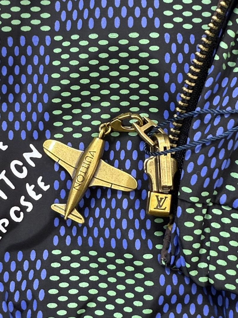Louis Vuitton Outwear GoAnywhere 136777