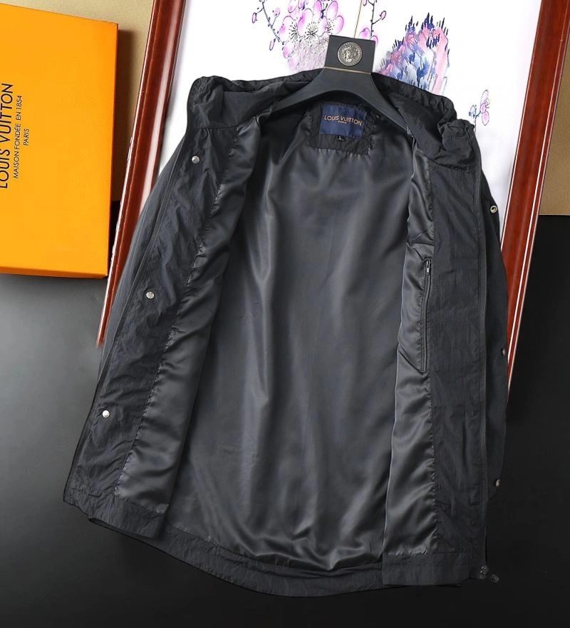 Thermal Louis Vuitton Outwear 136773