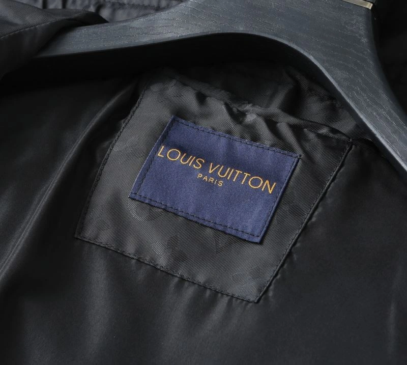 SmoothTexture Louis Vuitton Outwear 136766