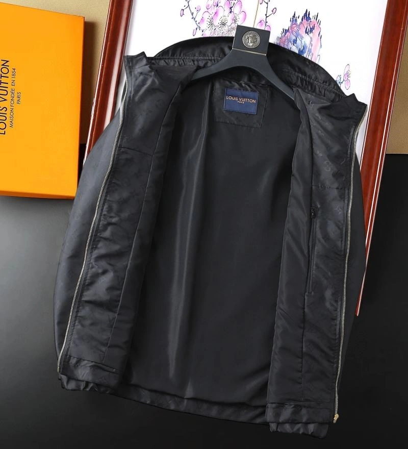 SmoothTexture Louis Vuitton Outwear 136766