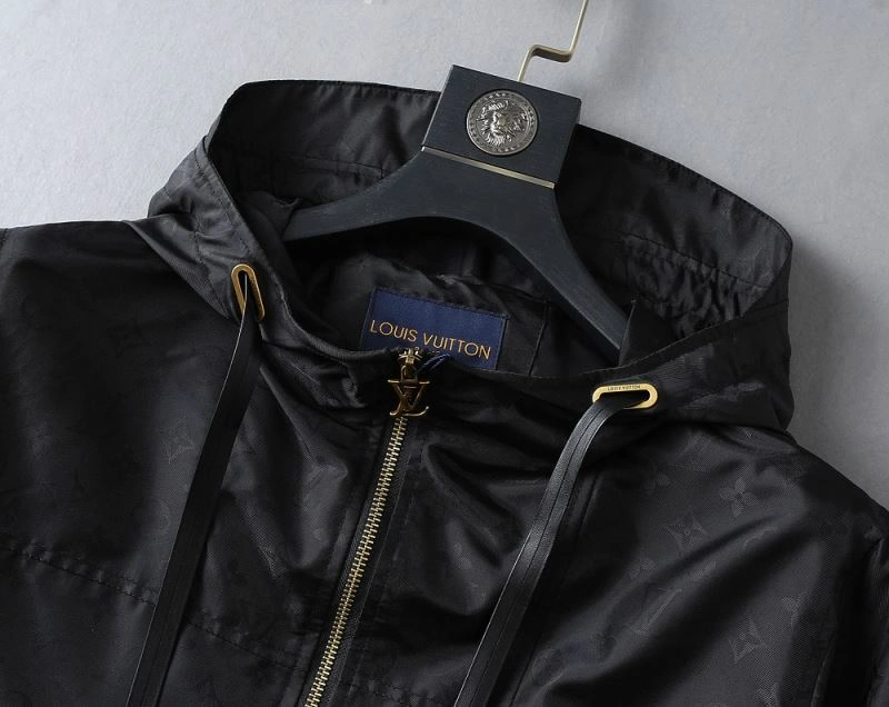 SmoothTexture Louis Vuitton Outwear 136766